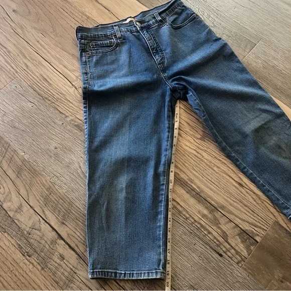 Perfectly Slimming Levi’s Cropped Denim Jeans 12 - Picture 9 of 13